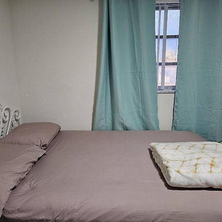 Room In Apartment - The Sample Rd Retreats بومبانو بيتش المظهر الخارجي الصورة