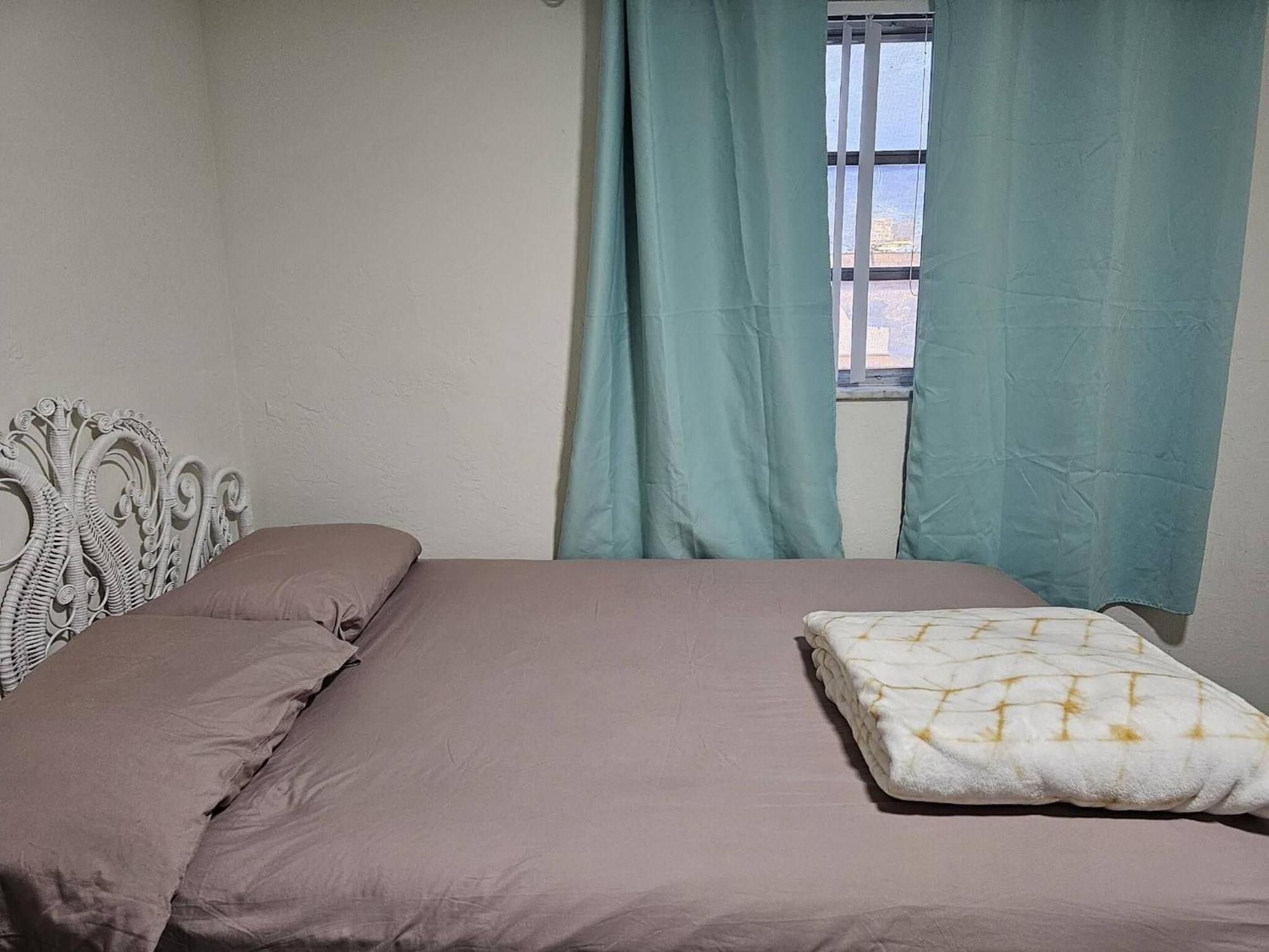 Room In Apartment - The Sample Rd Retreats بومبانو بيتش المظهر الخارجي الصورة